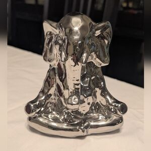 GC Home Decor Meditating Elephant Scent Diffuser in Chrome Silver